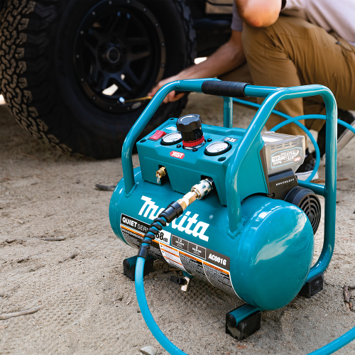Аккумуляторный компрессор XGT Makita AC001GZ (без аккумулятора)