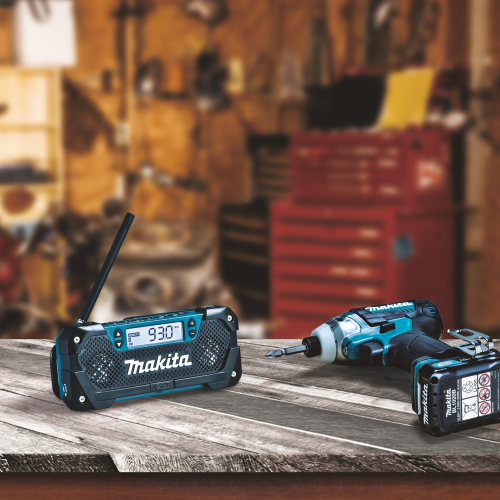 Аккумуляторный радиоприемник CXT Makita DEAMR052
