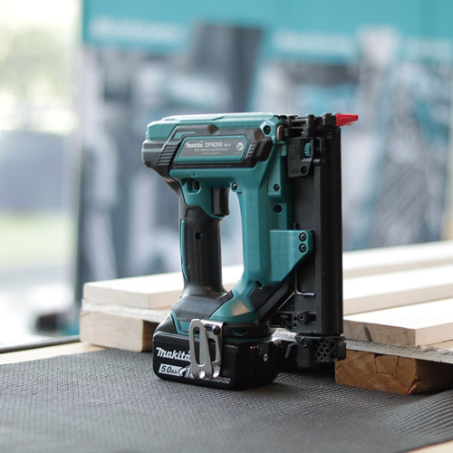 Аккумуляторный гвоздезабивной пистолет Makita DFN350Z (без аккумулятора)