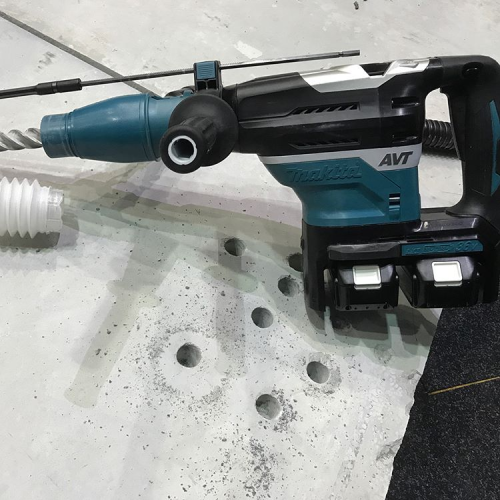 Аккумуляторный перфоратор LXT Makita DHR400ZK (без аккумулятора)