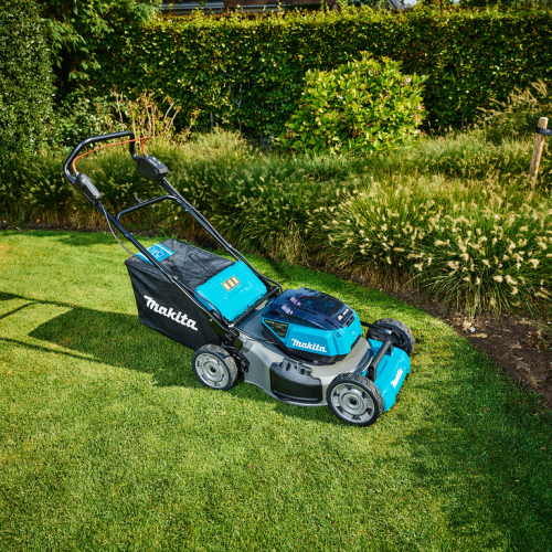 Аккумуляторная газонокосилка Makita DLM530Z