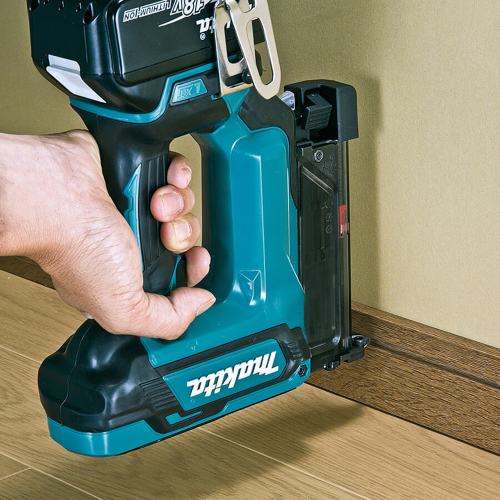 Аккумуляторный гвоздезабивной пистолет Makita DPT353Z