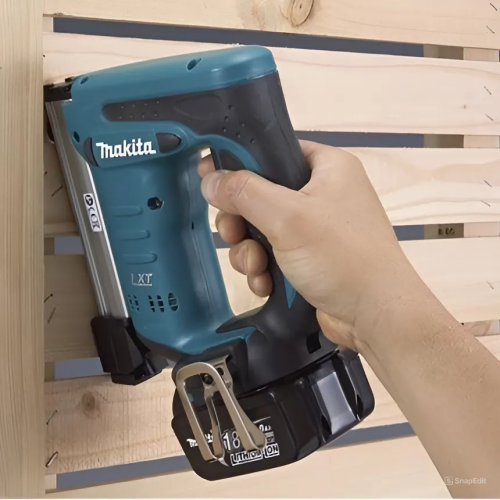Аккумуляторный степлер Makita DST221Z (без аккумулятора)