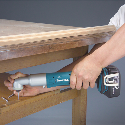 Аккумуляторный ударный угловой шуруповерт Makita DTL061Z