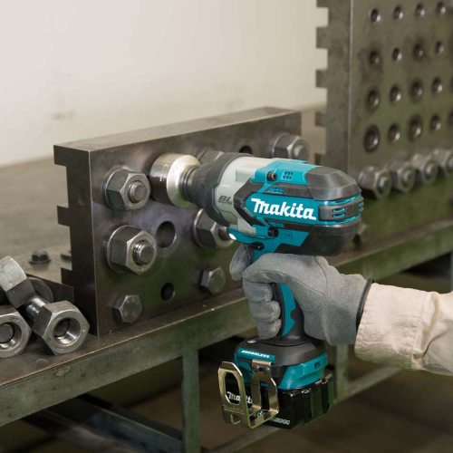 Акумуляторний ударний гайкокрут Makita DTW1002RTJ