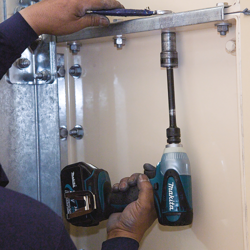 Аккумуляторный ударный гайковерт Makita DTW251Z