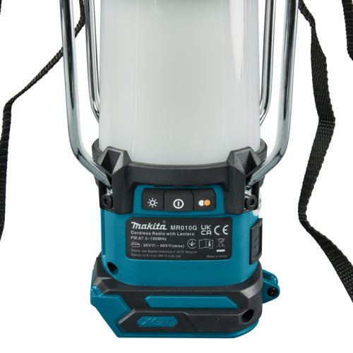 Аккумуляторный радиоприемник с фонариком Makita MR010GZ (без аккумулятора)
