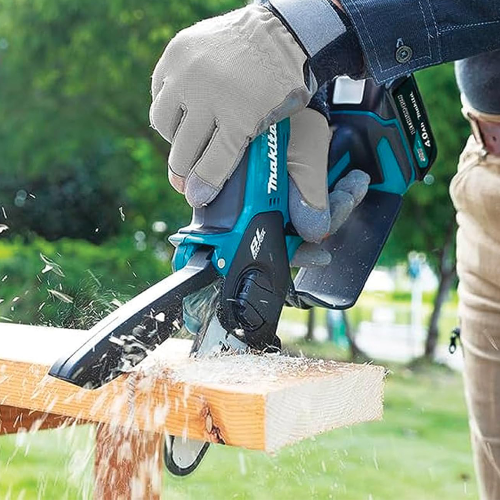 Аккумуляторная цепная пила Makita UC100DWA